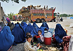 پاکستان مطابق کنوانسیون‌های بین‌المللی با افغانها برخورد کند